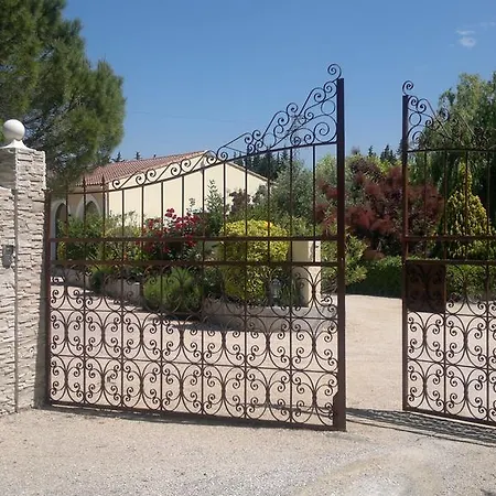 Maisons De Domaine La Chamade * كارْبُنْترا