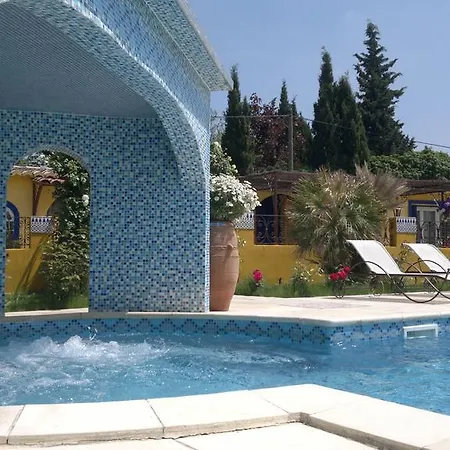 بيت للعطل Maisons De Domaine La Chamade كارْبُنْترا