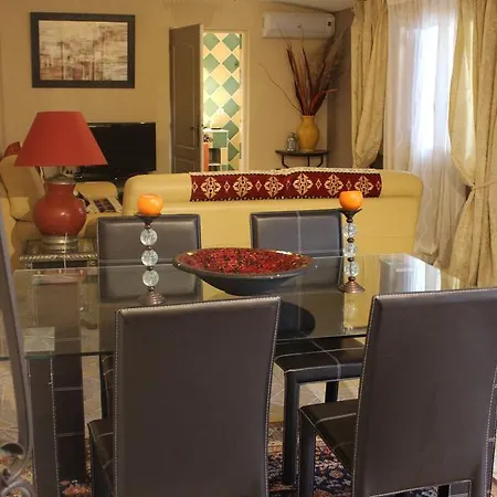Maisons De Domaine La Chamade * كارْبُنْترا
